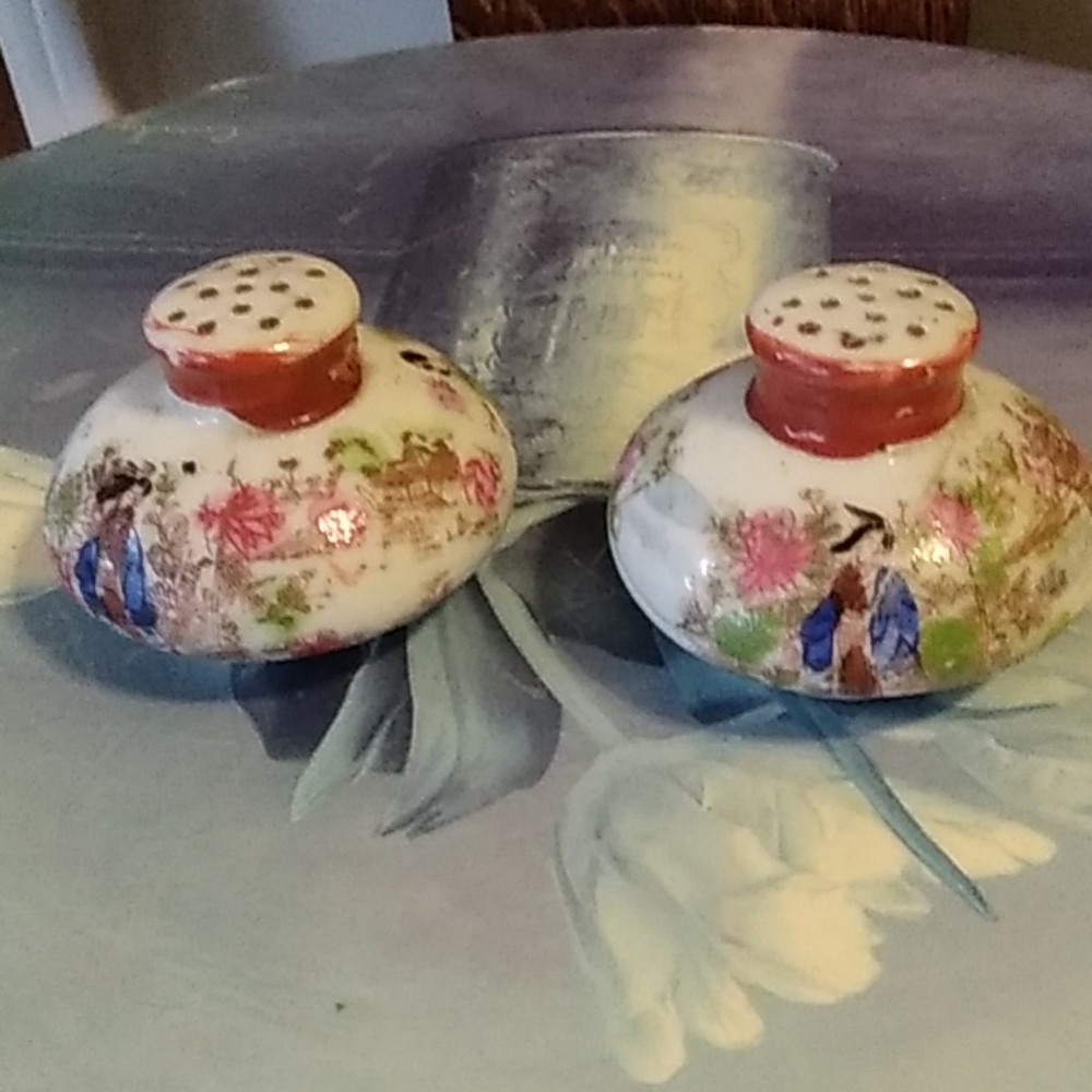 Kutani Geisha Salt & Pepper